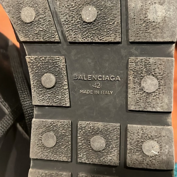 Balenciaga - Picture 7 of 7